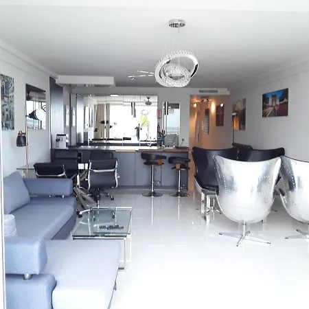 136 A First Line Sleeps 6 Apartment *
