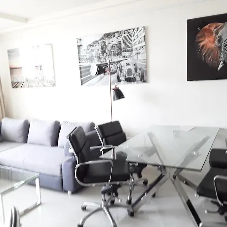 136 A First Line Sleeps 6 Apartment