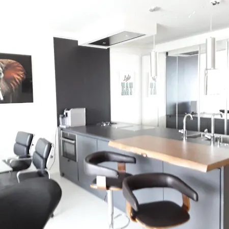 136 A First Line Sleeps 6 Apartment Marbella