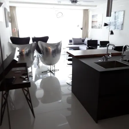 136 A First Line Sleeps 6 * Marbella